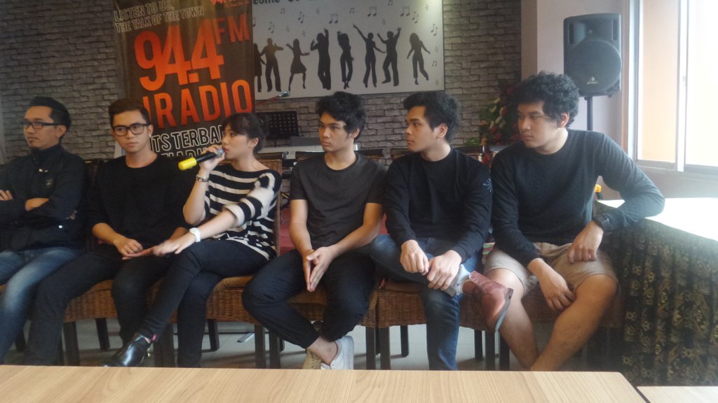 firoh12_'s tweet photo. sinema911: @isyanasarasvati @rafaell_16 lg Preskon di Grand Praba Hotel utk acara #BangiFestival dradiolampung https://t.co/EKPQ2OYbWf