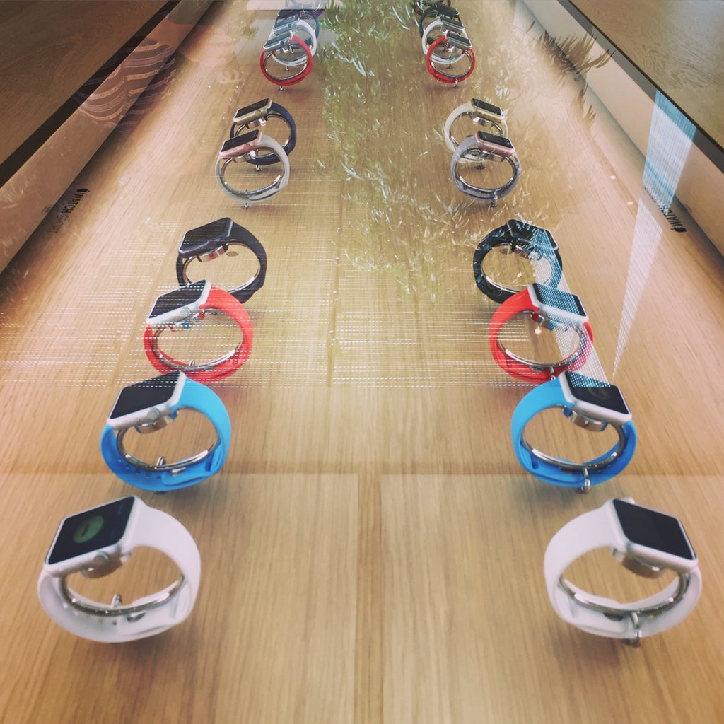 kikipigeon's tweet photo. Apple Store day out with #digitalcreativeteam #webershandwick #applewatchplease #thingsthatmakemesmile https://t.co/umyuJRCue4