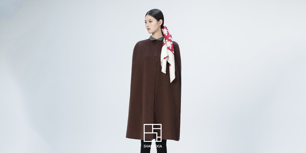 ShangXia's tweet photo. Une cape douce et réversible.
La collection Soleil et Lune est disponible au 8, rue de Sèvres Paris 6è. https://t.co/M3oIMviS2n