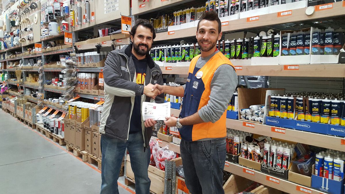 BostikSpain's tweet photo. ¡Ehorabuena a Lorenzo! Enhorabuena a Aitor que gano el sorteo de MSP Turbo y disfruto de dos entradas en el MotoGP. https://t.co/iY83sqbUF9