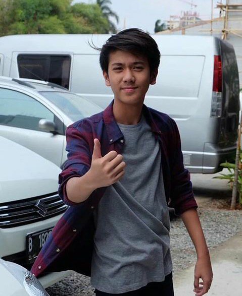 irmaalestari2's tweet photo. Bule pondokkopi;) Gntngnyaa udaa permanen yaabaal?;v @iqbaale #Slmtsoree https://t.co/ukBM5yO952