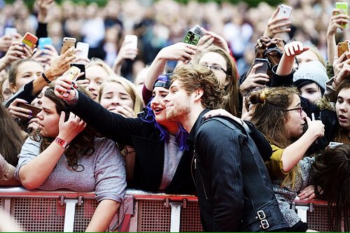 picsofhemmo tweet picture