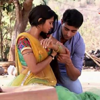 Karaleaaaa's tweet photo. Always caring is loving 😱💜😘 that's a true meaning of #PartnerofLife 💗 #SaMud #JenAm #Saraswatichandra #soulmeetsoul https://t.co/OGWy83n4tb
