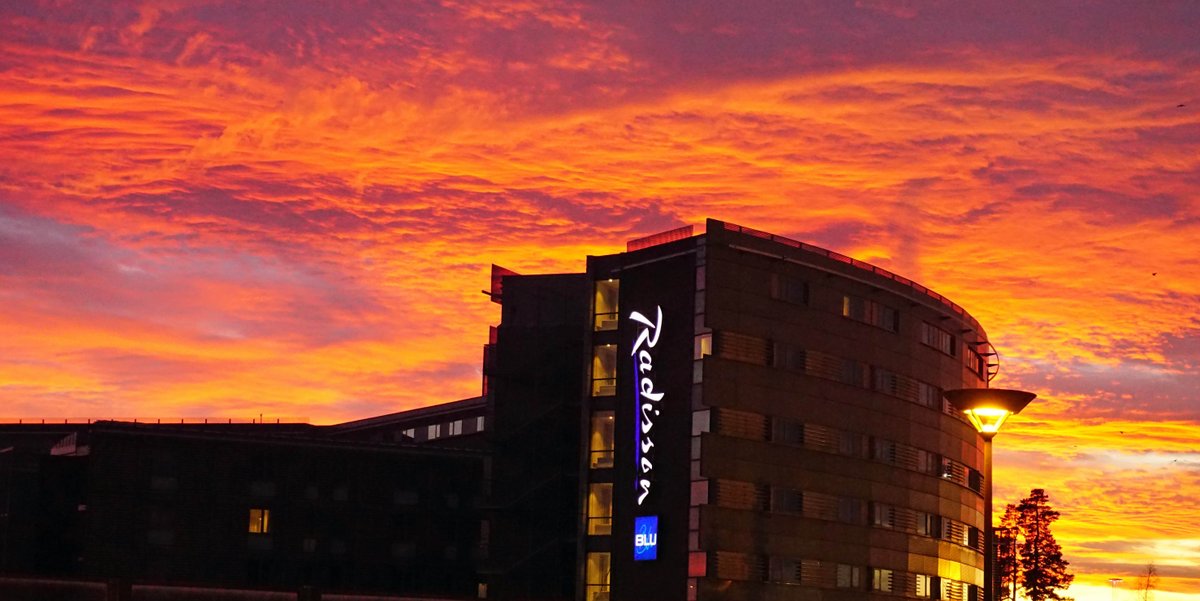 RadissonBluOSL's tweet image. A guest waiting for the #airport bus
meanwhile he photographed our hotel in this beautiful sunset! #radissonblu #OSL