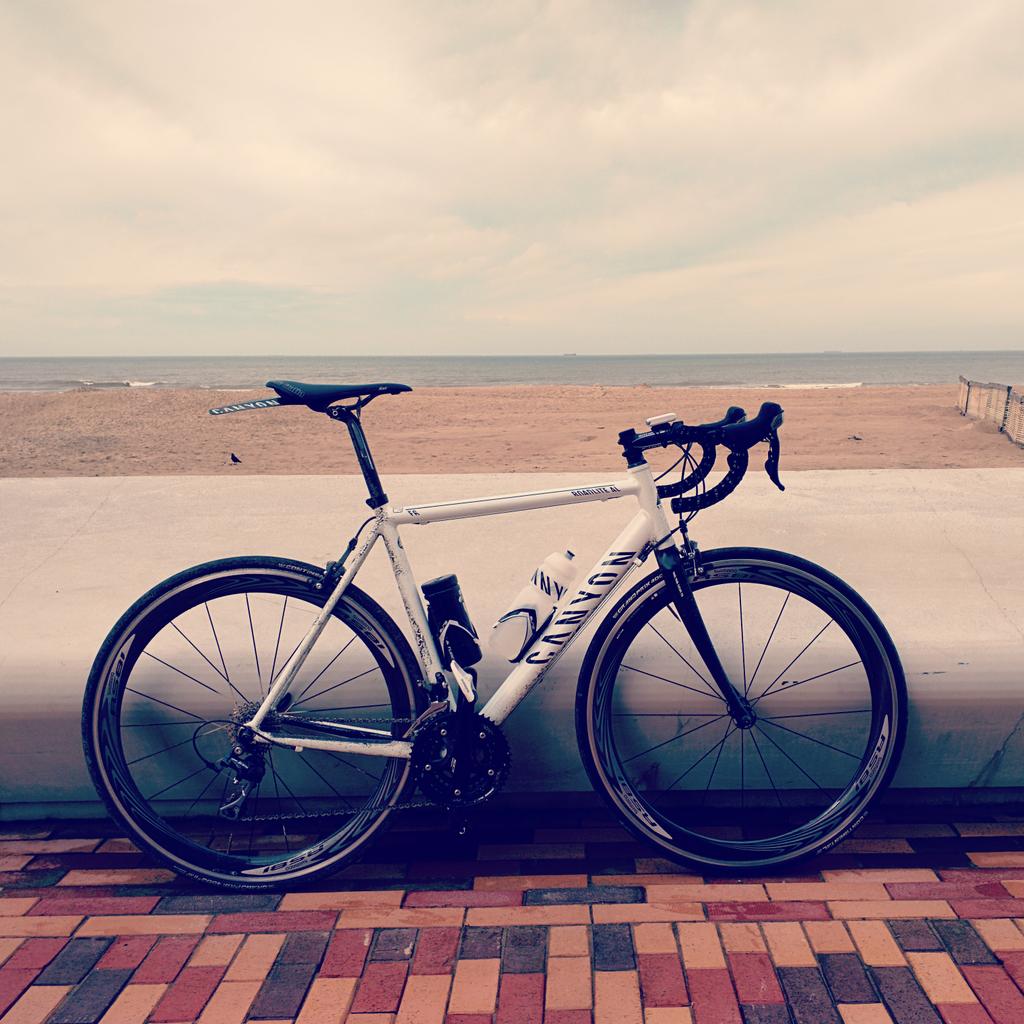 LBosseloo's tweet photo. #mycanyon 100K winter ride @ #wenduine
#roadlite #rs81 https://t.co/Sdcfo6KSXf