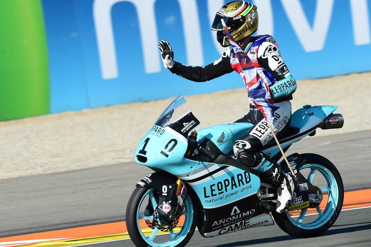 Le0pardRacing's tweet image. #ValenciaGP We haven't dreamt, we are WORLD CHAMPIONS! @DannyKent52 @MotoGP #KentChamp bit.ly/1MRGeBV