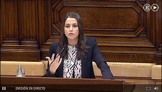 el_pais's tweet photo. Directo https://t.co/ep6Ex0ovxz Arrimadas (C's): "¿Ustedes defenderán el derecho a decidir de L'Hospitalet?" https://t.co/QGUzafwsP4