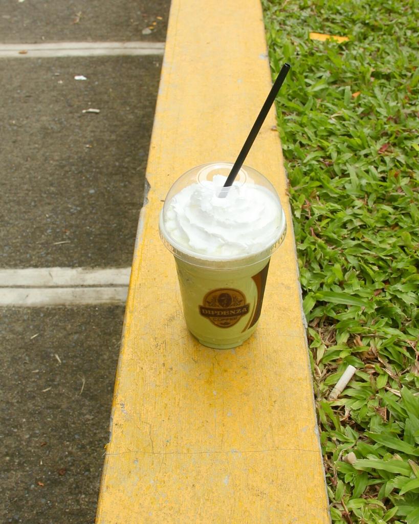 DipdenzaCoffee's tweet photo. #Matcha Monday! Here's to an already awesome week. :D https://t.co/7sbTjqukaP