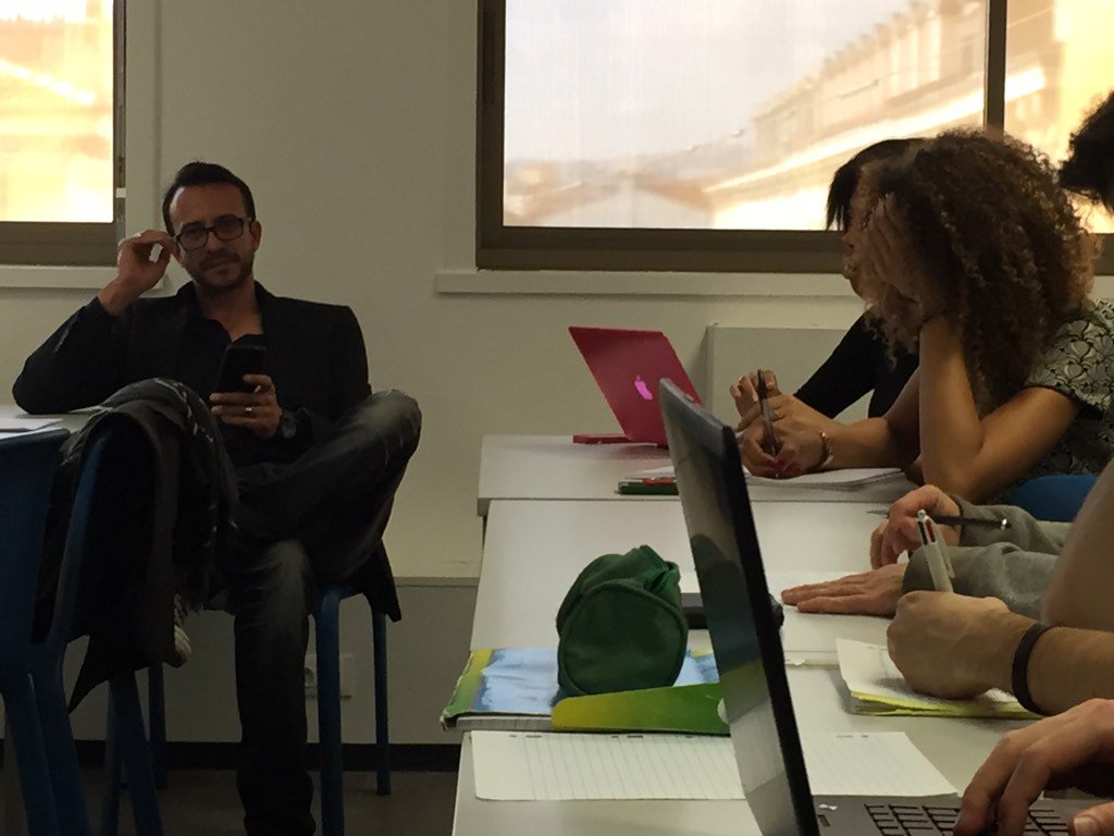 KerfournFranck's tweet photo. @ECSNice Prise de brief #challengeecs avec #laurentlacqua en mentor @JeSuisUnJambon https://t.co/mseUv8uO1h
