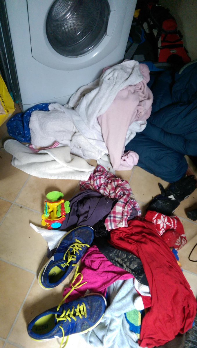 PBTorrington's tweet photo. @LandsEnd my family life looks less like this and more like this #RealFamilyLife https://t.co/yc7rZ7AyOV