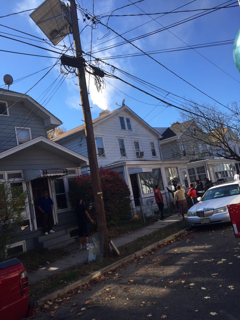 HTFDengine16's tweet photo. T13/E16/E15/E19 O/S 1217 Williams st, fire in the heater box 1 line stretched. https://t.co/dFCPSFF3BD