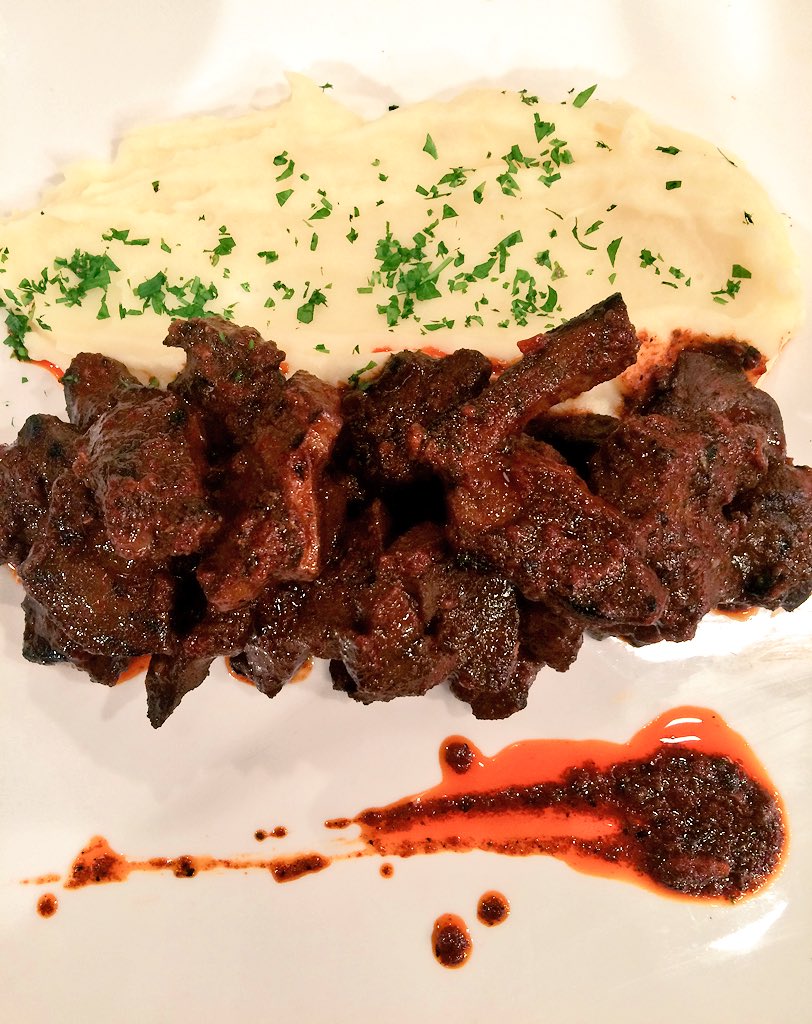 juanbraceli's tweet photo. Hoy CORAZÓN ADOBADO Y LENGUA A LA VINAGRETA en @cocinerosarg con @CalaCocinero @ximena_saenz y @PietroSorba https://t.co/ZdwN1IbdLm