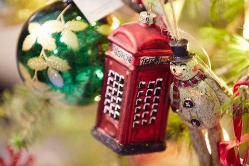 ideal_home_show's tweet photo. 2 weeks to go! @LlewelynBowen @KatiePiper_ @jollyolly @Ginofantastico #IdealXmas https://t.co/wqeSJkLvlE