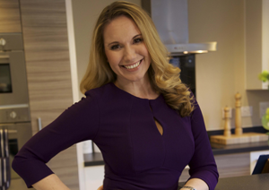 ideal_home_show's tweet photo. Check out @louisafletcher 's top 10 #Christmas #lifehacks. Louisa will be at the show 28/11 https://t.co/EVdqRLp37W https://t.co/C6aKWgv79P