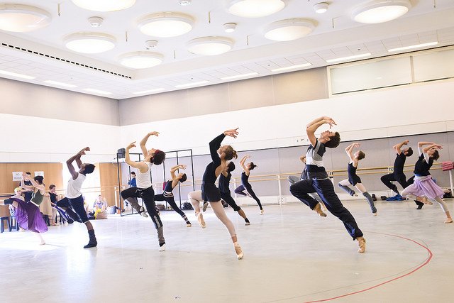 TheRoyalBallet's tweet photo. Day tickets have been released for #ROHcarmenmixed tonight, starting at £5 ^E #TicketNinjas https://t.co/5YAuHDCpFI https://t.co/ggKCNhkfLg