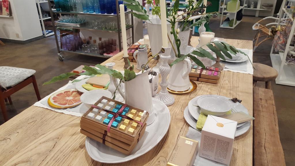 amelia_rope's tweet photo. What a fantastic table setting by @DesignersGuild including my cubes #weddingideas #tableart #itstimeforchristmas https://t.co/W1SPE29zOu