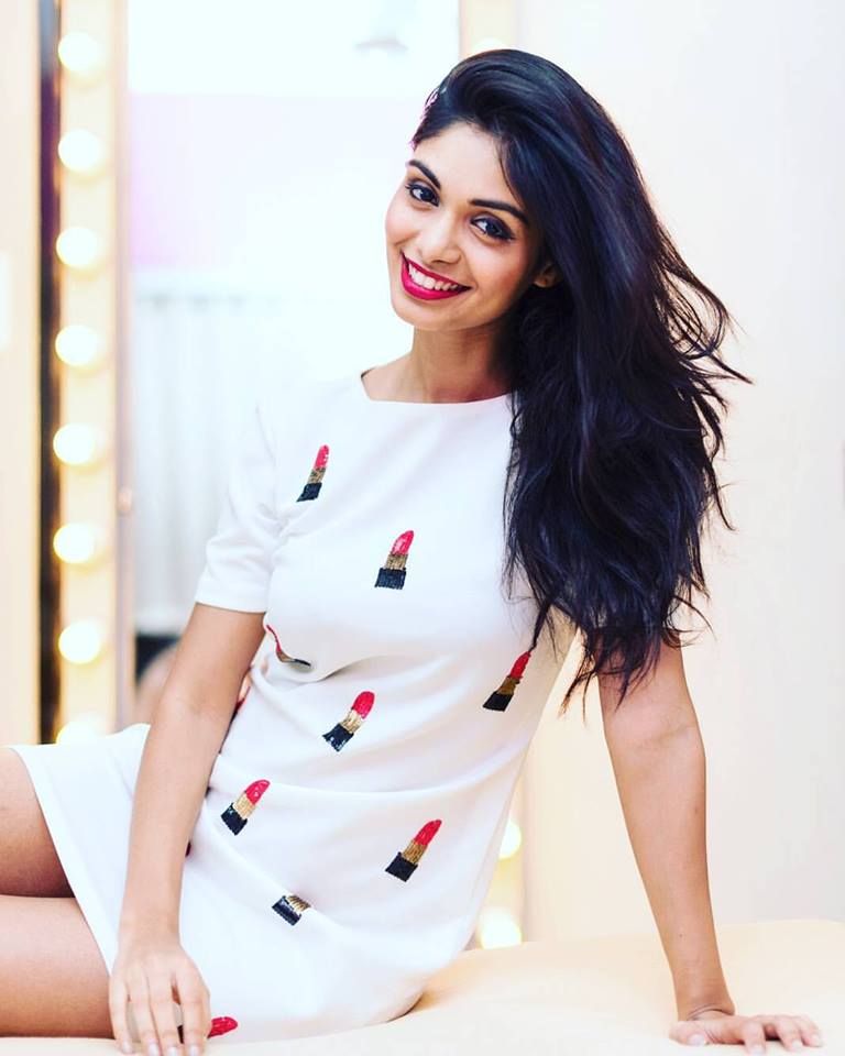 feminamissindia's tweet photo. @aafreenvaz how would you style yourself for a romantic date? #ChatwithMissIndia https://t.co/KyTKkwRIMg