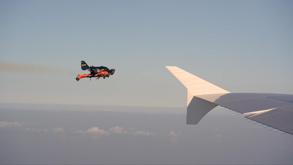 Terra's tweet photo. 'Homens-pássaro' fazem audacioso balé aéreo com Airbus; assista ao vídeo
https://t.co/gO6h5wfHpE https://t.co/drs8WTqx8Z