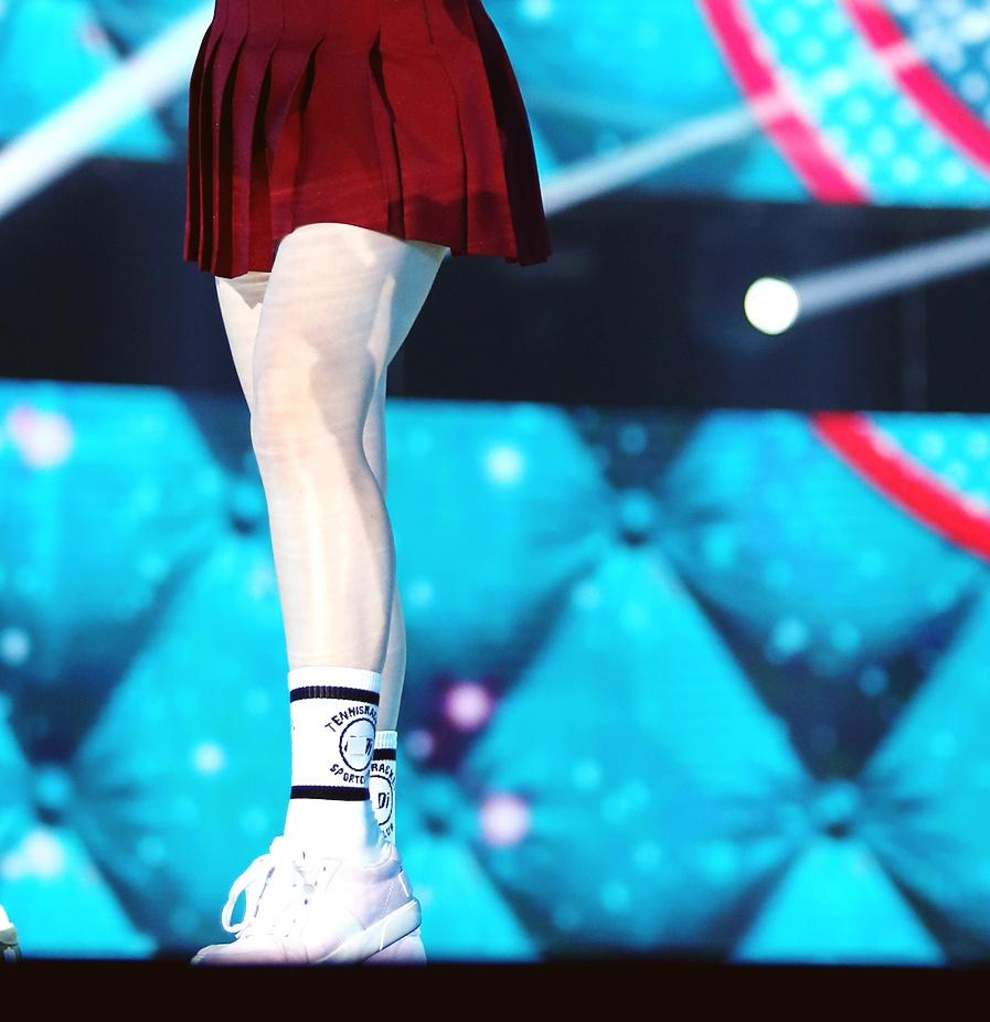 Irene_Thigh's tweet photo. 여러분 #레드벨벳 얼른 #IceCreamCake  하세요 https://t.co/DeM1rSb64e