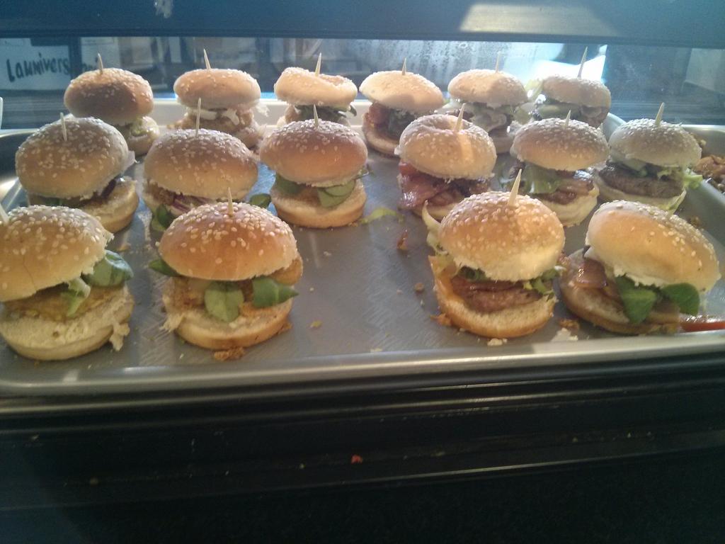 LaUniLeon's tweet photo. Mini dosis de amor comestible con tu consumición #Leonesp https://t.co/AOPkpQZvpZ