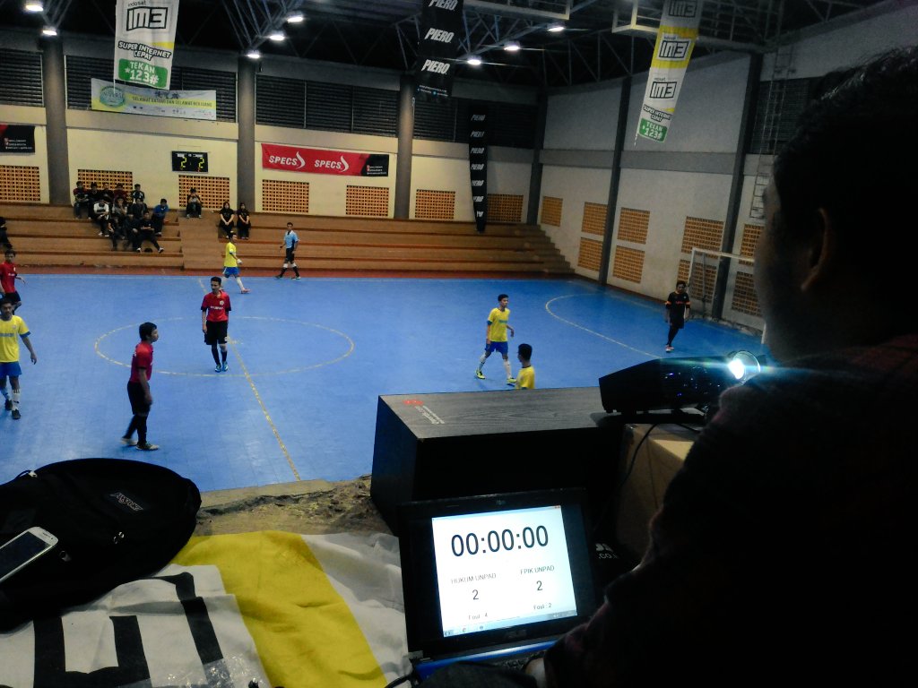 Suasana Hall futsal Bale santika dari atas tribun skoring board ..