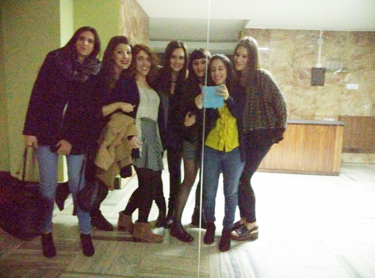 noiidus's tweet photo. Noche perfecta <3 @GemsMurakami  @Olayalosor  @Reix_dlm  @loren_zalez  @AlexiaMfql https://t.co/lTjYpkJWOd