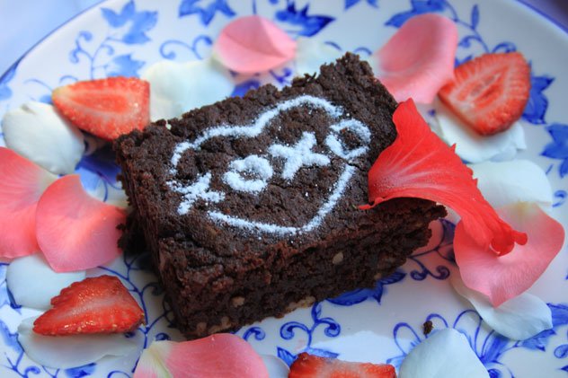 Eat_Out's tweet photo. Chocolate brownies are one of life’s decadent joys. 

These are 5 of our favourites in SA: https://t.co/RvvQifAze4 https://t.co/fLqjNIi1Al