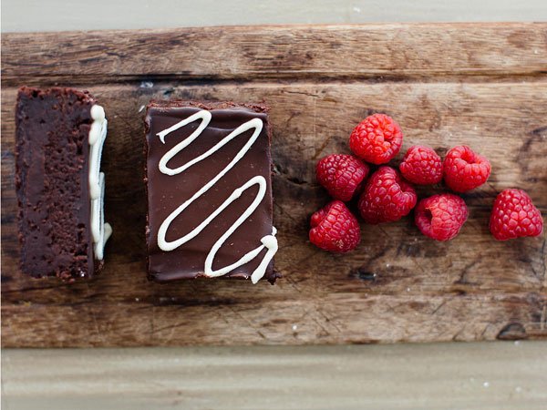 Eat_Out's tweet photo. Chocolate brownies are one of life’s decadent joys. 

These are 5 of our favourites in SA: https://t.co/RvvQifAze4 https://t.co/fLqjNIi1Al