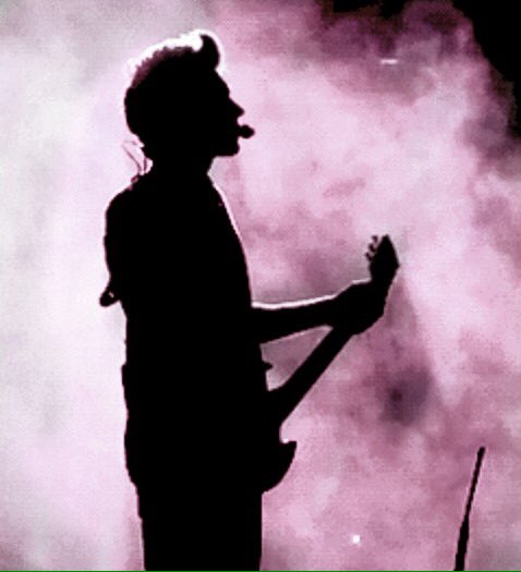 definenjh's tweet photo. Silhouette /sil'u'εt/ :

1. the dark shape and outline of someone against a brighter background https://t.co/htWLvwsr2U