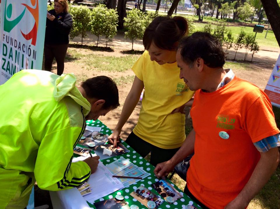 fdanielzamudio's tweet photo. En #Populusaurio en conjunto a las redes @FrenteDS captando voluntarios https://t.co/akgpGvTtP7