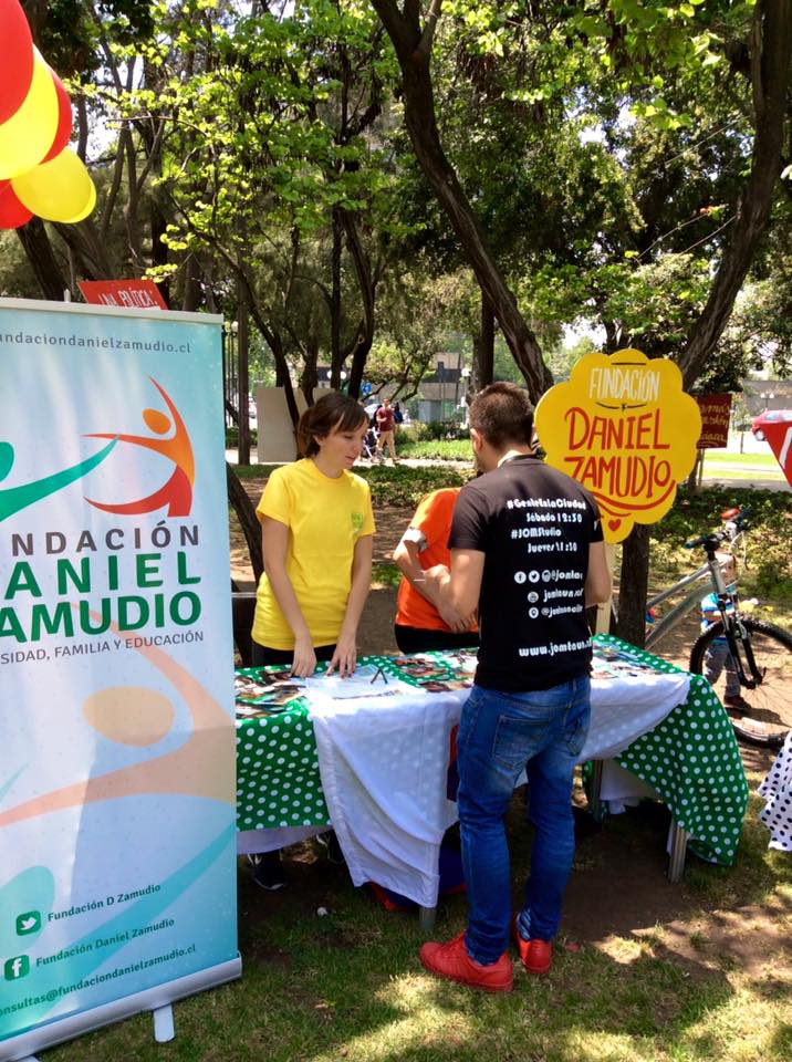 fdanielzamudio's tweet photo. En #Populusaurio en conjunto a las redes @FrenteDS captando voluntarios https://t.co/akgpGvTtP7