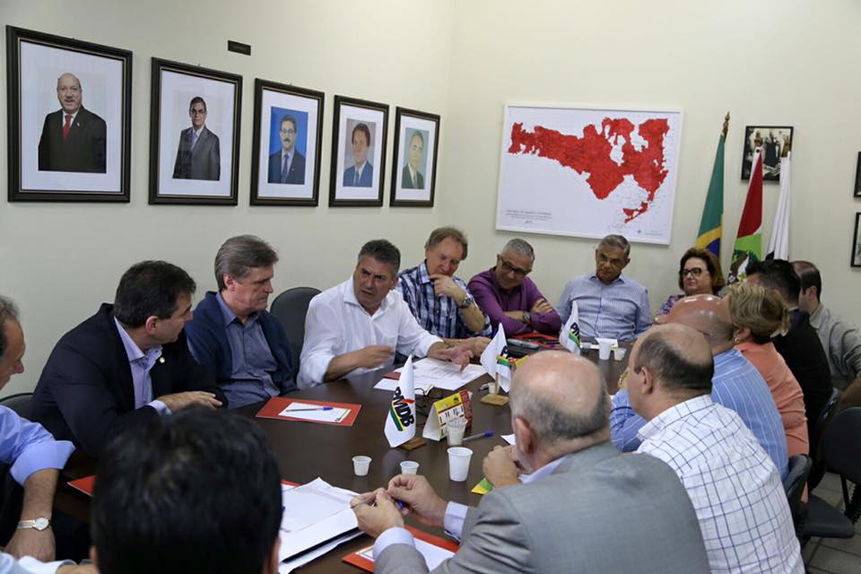 mdbsc_15's tweet photo. Sob a coordenação do presidente @Mauro_Mariani a nova executiva do PMDB estadual reúne-se pela primeira vez #PMDBSC. https://t.co/1jSfte1DYX