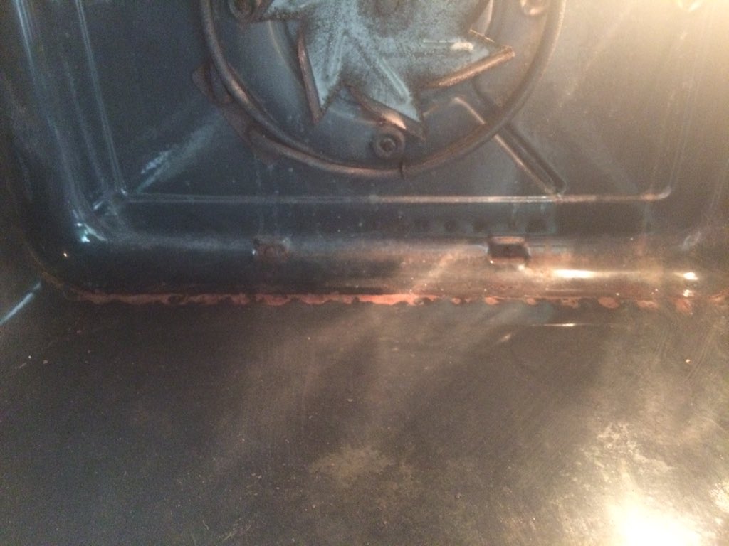 moralinux's tweet photo. @Fagor 6H-760AX comprado en 2012, 450€.materiales que no aguantan pirolisis. No hay piezas. 450€ a la basura. https://t.co/Fw61KIznMX