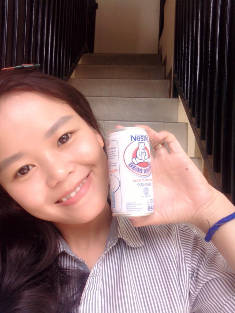 cinuy1's tweet photo. Kandungan vitamin dalam susu Bear Brand membuat badan lebih segar dan fresh. @Indomaret #365Alasan #BBQL389Y https://t.co/ugheqPnAFt