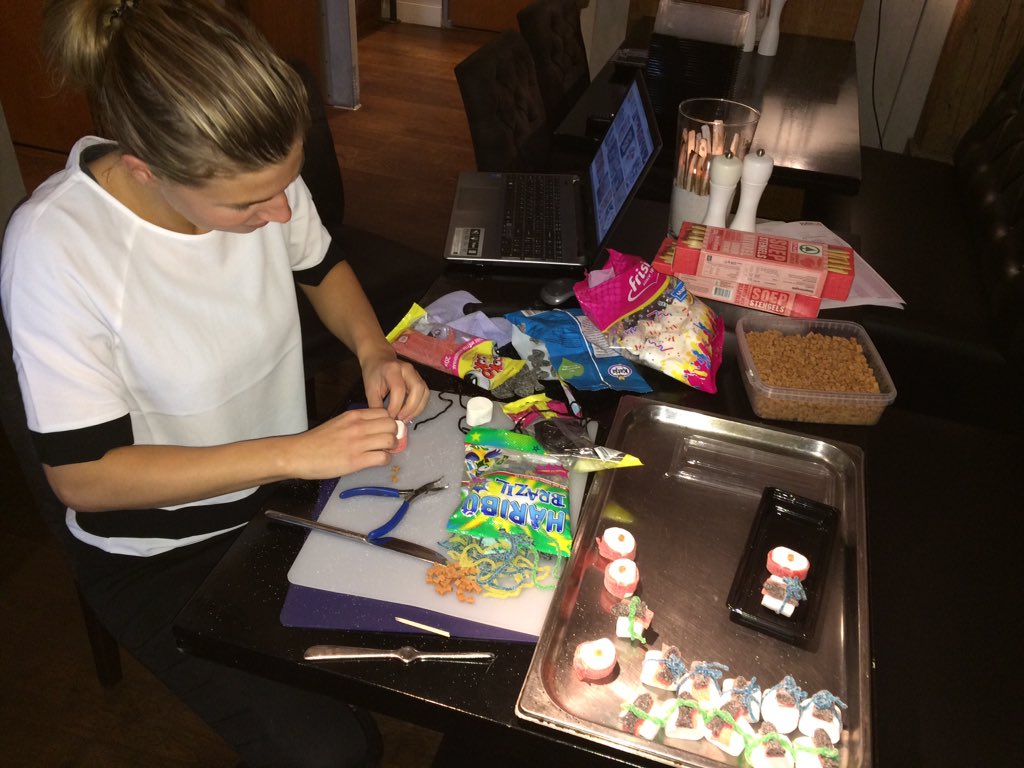 pakhuustexel's tweet photo. Druk met de voorbereidingen van #11November #Sint-Maarten #Oudeschild #Texel #Snoepsushi Alle kids zijn welkom 👍🎃🎤 https://t.co/6Qc0uHyGL6