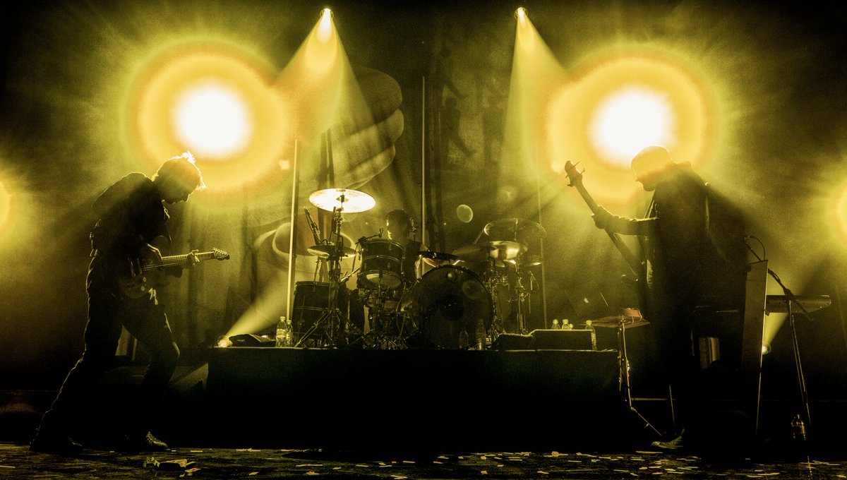 muse's tweet image. NEW SHOW: Chicago has been added to the Drones World Tour in 2016! Details: muse.mu/news,drones-wo… #MuseDrones