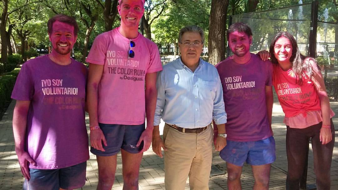 Con <a href="/zoidoalcalde/">Zoido Alcalde</a> en <a href="/Ephetasevilla/">EPHETA cafés y copas</a> después de la <a href="/TheColorRunEs/">The Color Run España</a> #ByDesigual
#Sevilla #Voluntarios #Happiest5K