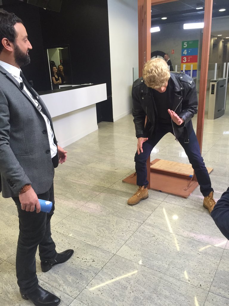TBT9_W9's tweet photo. #TocTocToc #TPMP https://t.co/QZrYp4K1S5