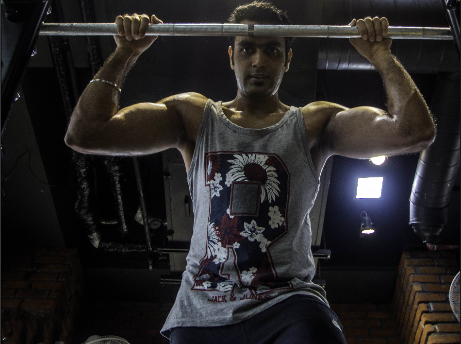 _RavinderSingh_'s tweet photo. Undergoing transformation as I write the lovestory of a gym trainer #FirstLook #Releasing2016 (Pic: Arun Bhardwaj) https://t.co/p2fjDkwCDU