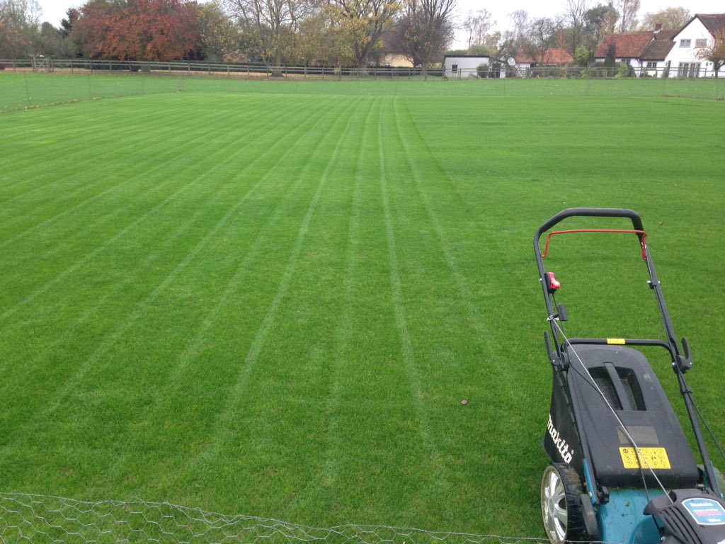 sportsturfman's tweet photo. Cutting and feeding everywhere this week. Could do with a frost soon but I won't hold my breath #killbugs https://t.co/VaifXUtPZW