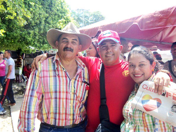 #PuebloActivo en @SocialistasRev @rerchacin @hazenstaub unidos @sereLEALcmdtSUP @4F_ChavezVive Venceremos
