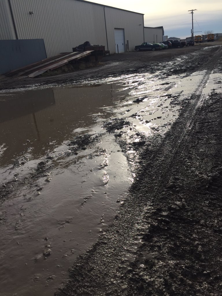 mryglodsteel's tweet photo. Sure would be nice to see a little gravel and some maintenance on 13th St. @CityofWeyburn #weyburnproblems #nograde https://t.co/F7PGyNOErq