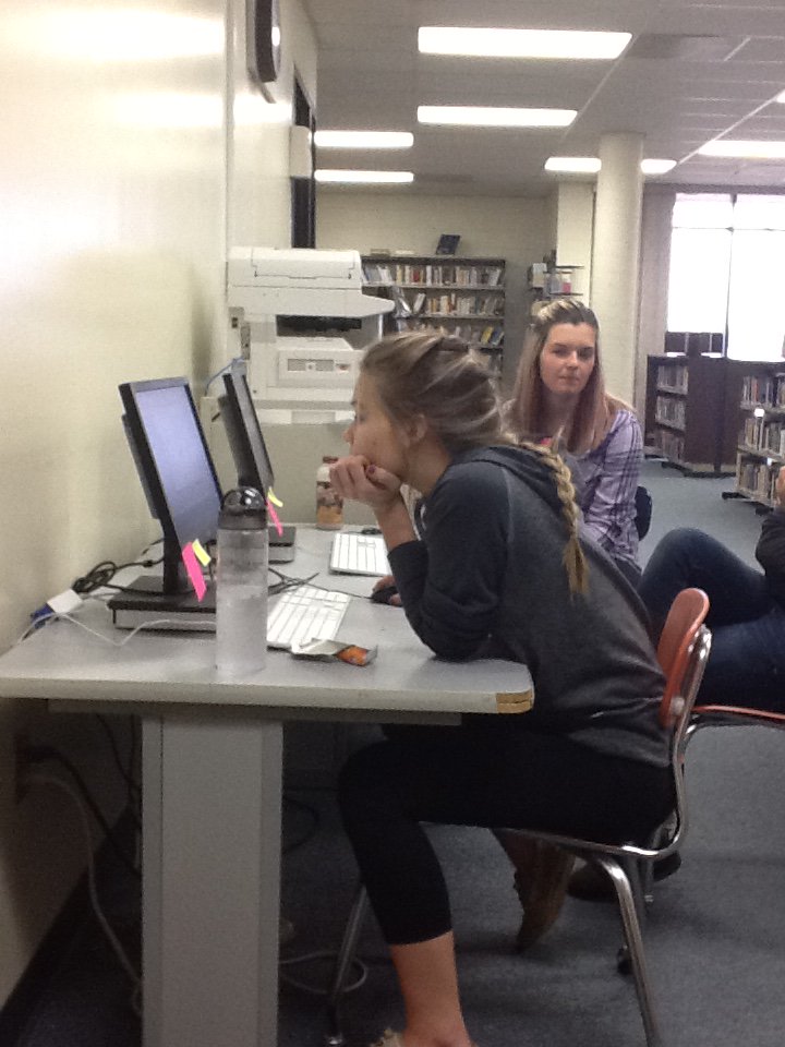 jeelst's tweet photo. Yearbook staff at work. https://t.co/zBuyQG9VqA