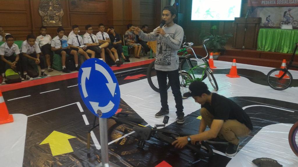 dishubsurakarta's tweet photo. Walikota: #ayongepit @PEMKOT_SOLO @B2WIndonesia @Toto_B2W @dianmiyoto @amranita @tentangSolo @InfoTimlo @SoloThok https://t.co/cAO7PDEatn