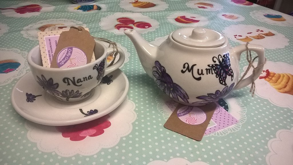 lollycandc's tweet photo. Latest commission personalised tea set #purpledaisies #butterflies #giftformum #gifts #handpainted #etsy https://t.co/IEqn9xj8XL