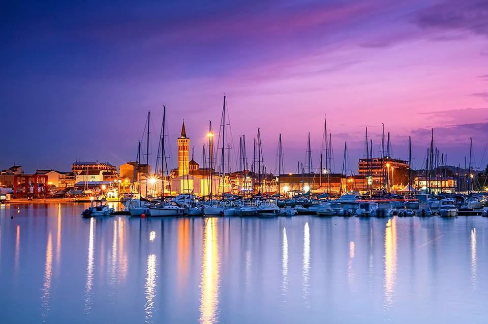 MarcheTourism's tweet photo. Con questa magica luce al porto di Civitanova Marche vi auguriamo una buona serata. Foto di Ionut Burloiu #marche https://t.co/INEYKDYOts