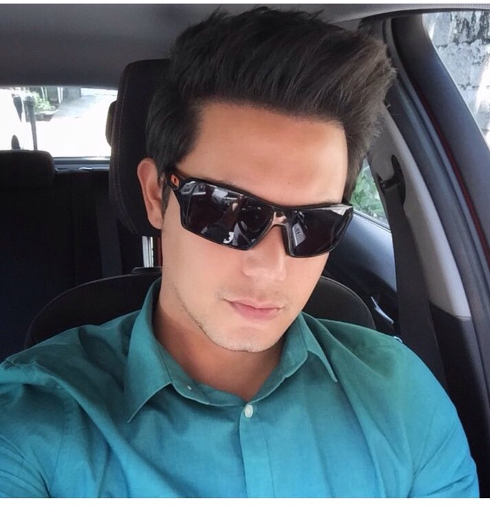 chikball's tweet photo. #PaoloBallesteros #TattAwards2015 https://t.co/pjhFVzOBVj