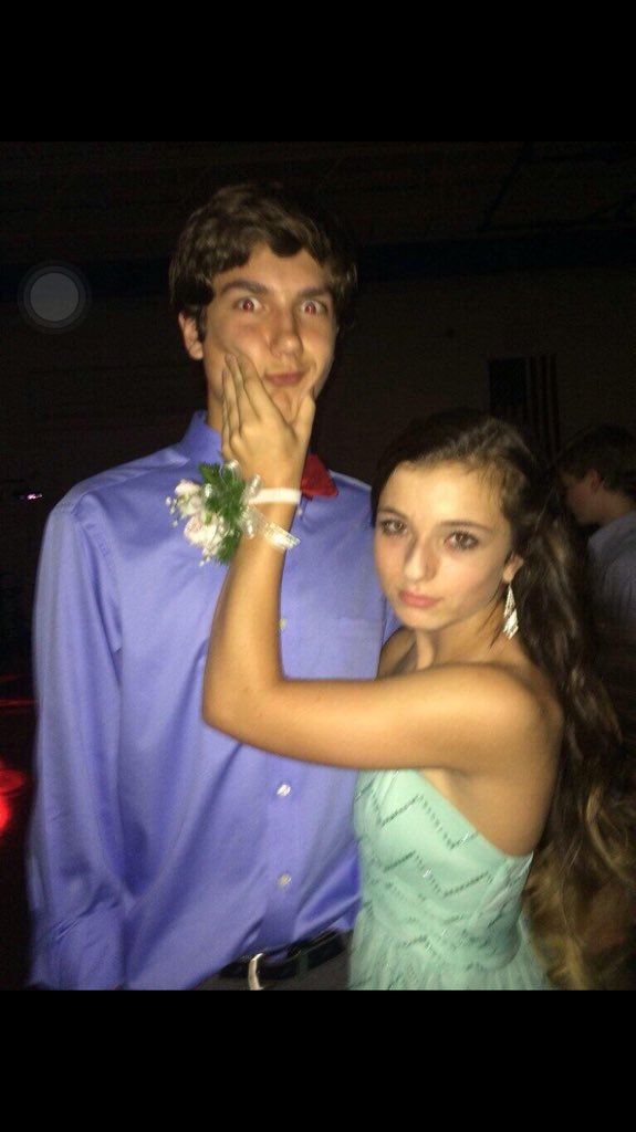 kdarco_'s tweet photo. @Cameron_H1199 HAPPY BIRTHDAY I hope you have a great dayπ€#urlegsaresmall #whatisthispic #jennatripp #summersnap https://t.co/zwjH3E0EjA