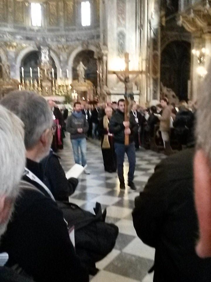 MassimoVenture4's tweet photo. #Firenze2015 avvio processione verso la cattedrale https://t.co/ACLvr6guT4