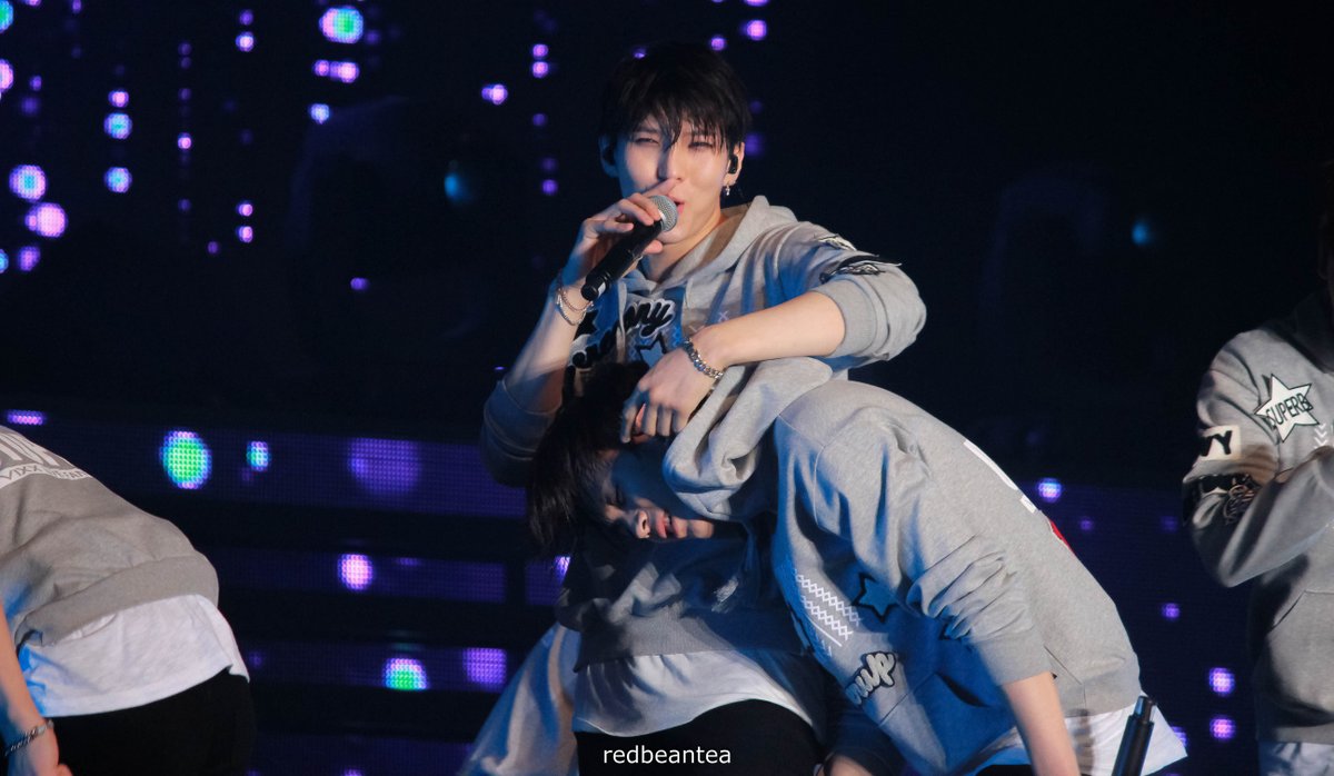 redbincha's tweet photo. 택운오빠 생일 축하해♥  @JUNGTW_LEO #HAPPYLEODAY #레오 #Chained_up https://t.co/8nnW5YnL94 https://t.co/oc5aWULCSS